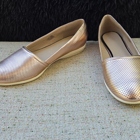 H by Halston Women "Leah" Rose Gold Perforated Leather Slip-On Loafers, Size 9.5 - Picture 5 of 15
